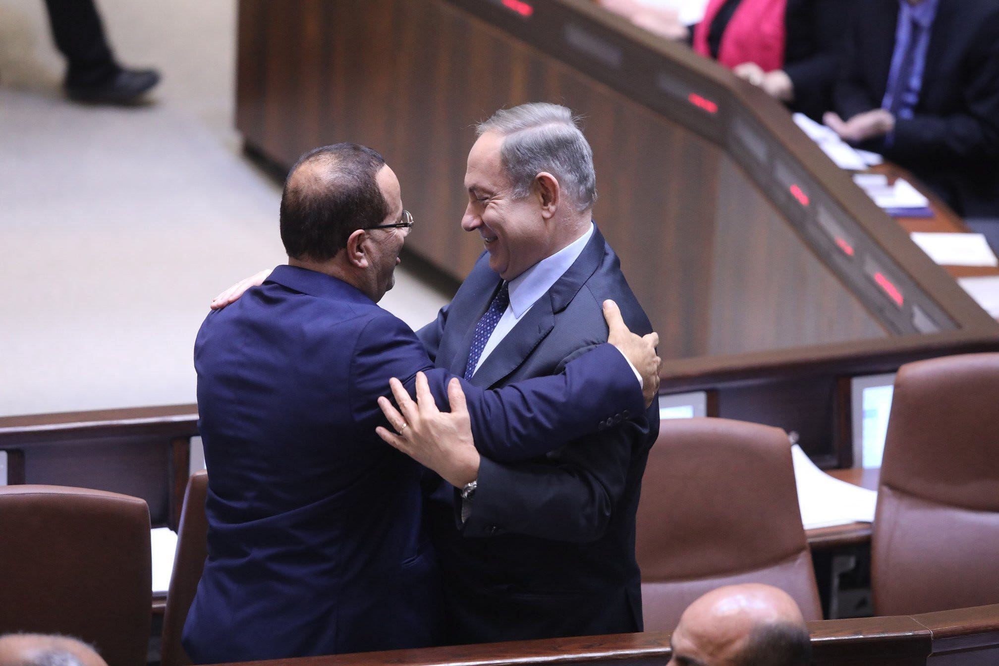 בנימין נתניהו ואיוב קרא, במליאת הכנסת. צילום: יצחק הררי / דוברות בנימין נתניהו ואיוב קרא, במליאת הכנסת