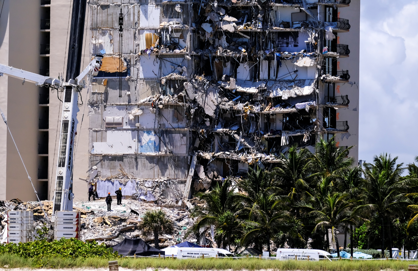 Death Toll Rises to 10 in Florida Building Collapse as Rescue Effort ...
