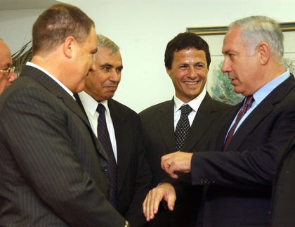 בנימין נתניהו, אודי אנג'ל, יוסי רוזן, עידן עופר ורם כספי בהכרזה על מכירת צים. צילום: ליאור מזרחי / באובאו בנימין נתניהו, אודי אנג'ל, יוסי רוזן, עידן עופר ורם כספי בהכרזה על מכירת צים