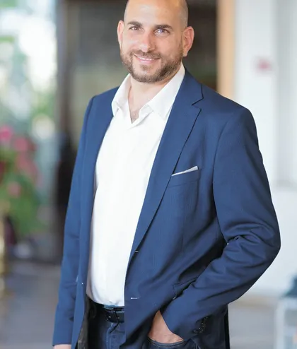 נעם עזרא, סמנכ"ל מכירות אזורי לפתרונות B2B & B2C בסיילספורס ישראל. צילום: עומר שטיין נעם עזרא, סמנכ"ל מכירות אזורי לפתרונות B2B & B2C בסיילספורס ישראל.