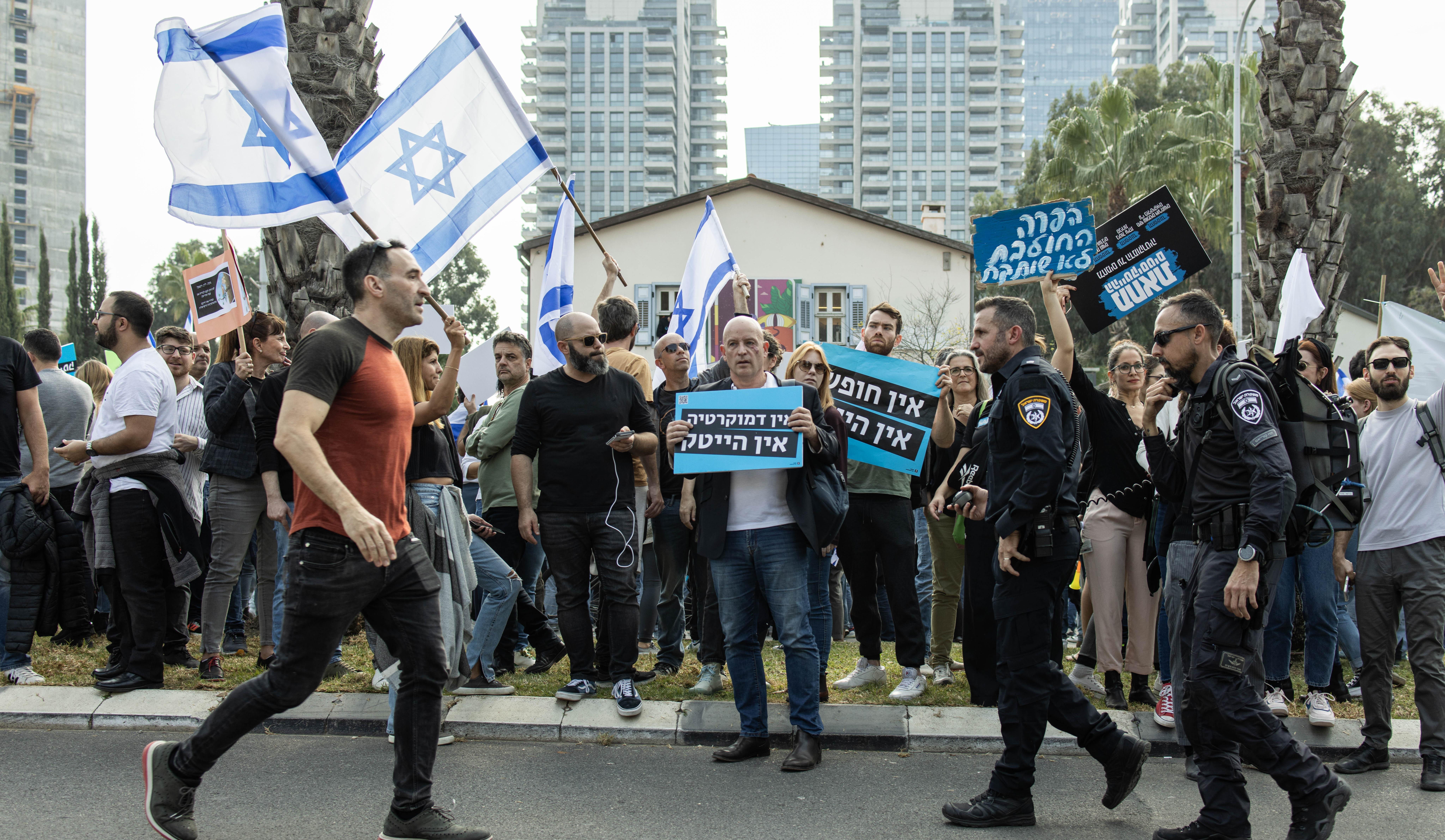 Foreign Investors Flee Israel: 'Decide if You're a Democracy or a Dictatorship' - Israel News - Vimarsana News