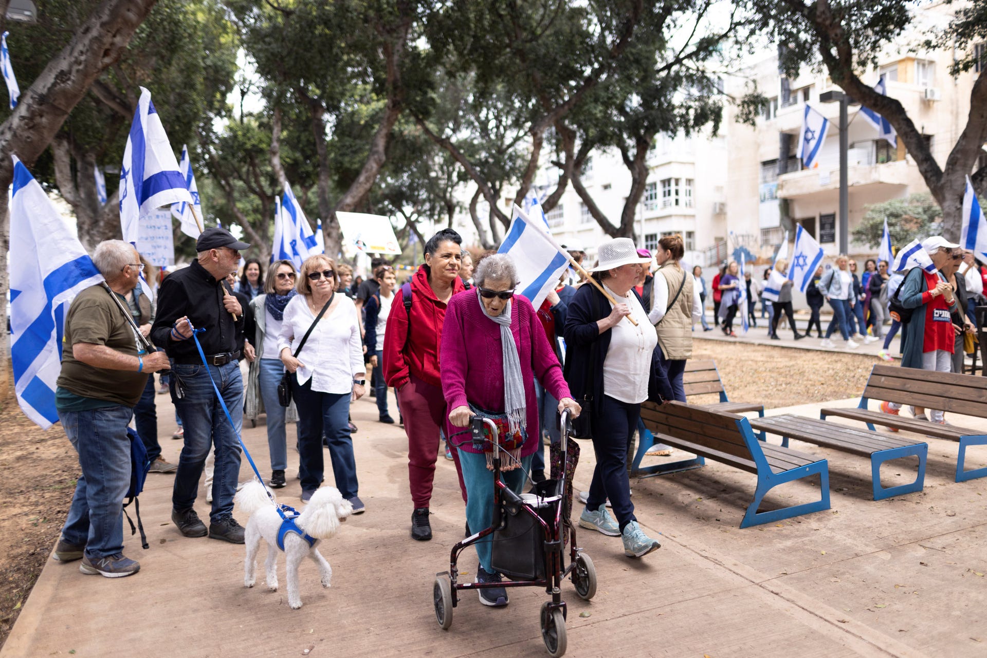 צעדת המחאה "סבתות למען הדמוקרטיה" בתל אביב