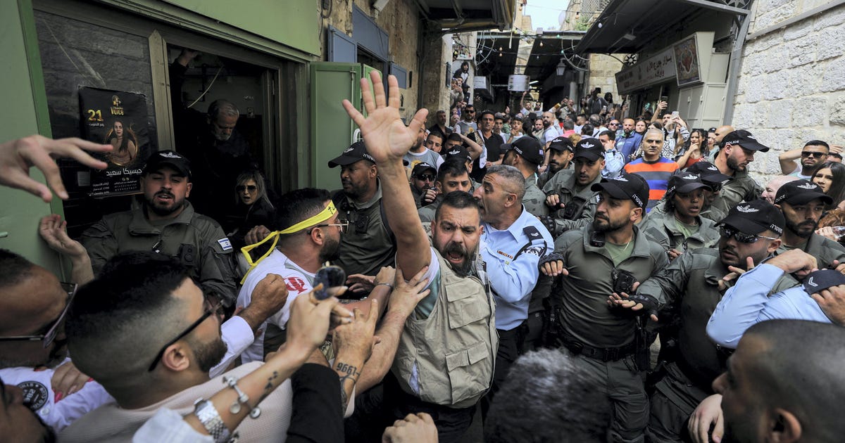 Israeli Police Violently Beat Several Holy Fire Worshipers Trying to Defy Capacity Limits - Israel News - Vimarsana News