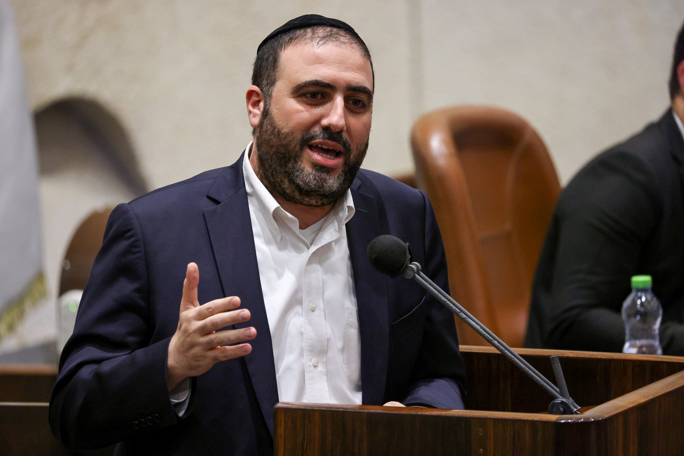 ספג ביקורת מימין ופעל למען זכויות חשודים: זהו שר הבריאות והפנים, משה ...