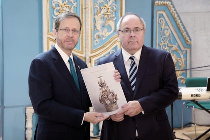 President Isaac Herzog and Chairman of Yad Vashem Dani Dayan at the ceremony inaugurating the Book of Names. Photo Yad Vashem