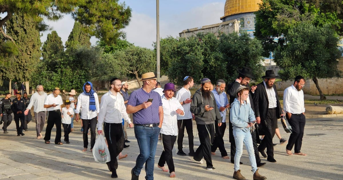 Jerusalem Day | Hundreds of Jews Visit Temple Mount, Thousands More Expected to Attend Flag March in Jerusalem - Israel News - Vimarsana News