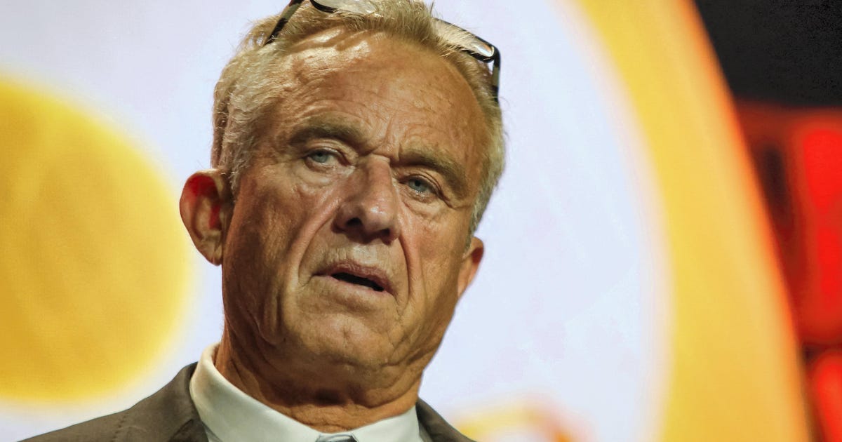 'Champion for Israel' RFK Jr. Flip-flops on Roger Waters, Holocaust and Antisemitism - U.S. News - Vimarsana News