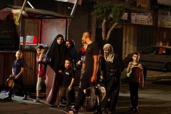 Palestinesi nel campo profughi di Jenin durante la notte di martedì., Credit: JAAFAR ASHTIYEH - AFP Martedì notte di palestinesi nel campo profughi di Jenin.