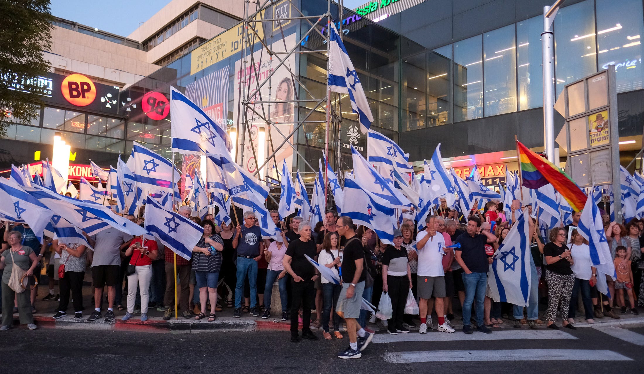 Demonstrators Ramp Up Efforts Against Judicial Coup in 28th Week of Protests - Israel News - Vimarsana News