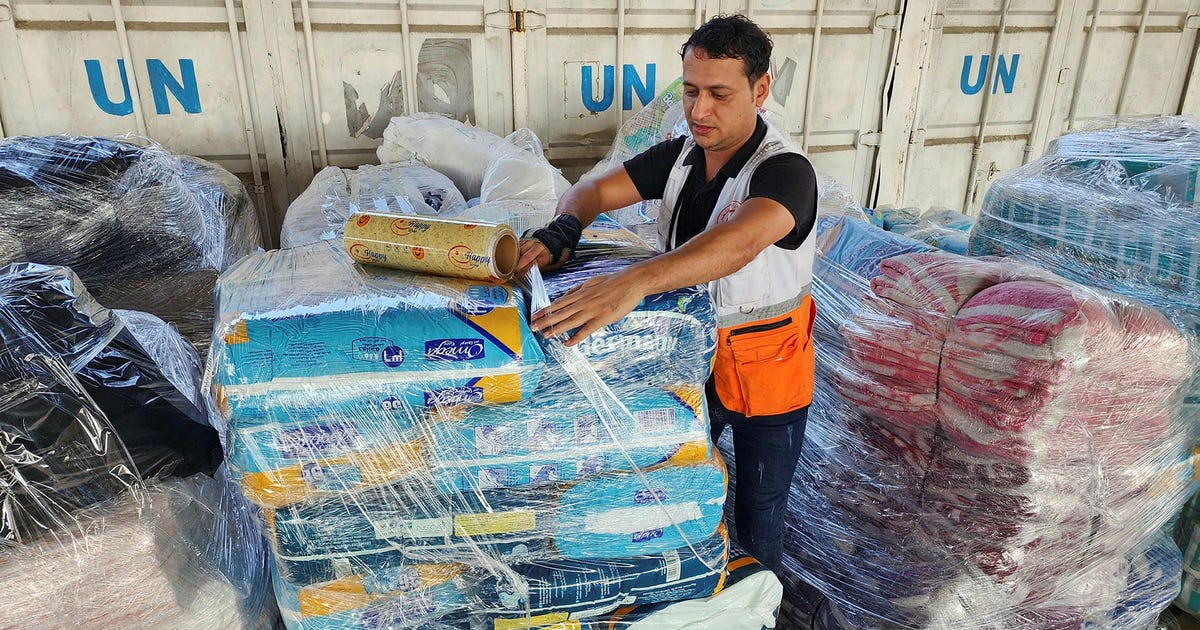 Thousands Break Into UN Warehouses in Gaza as Desperation Grows Amid Israel-Hamas War - Israel News - Vimarsana News