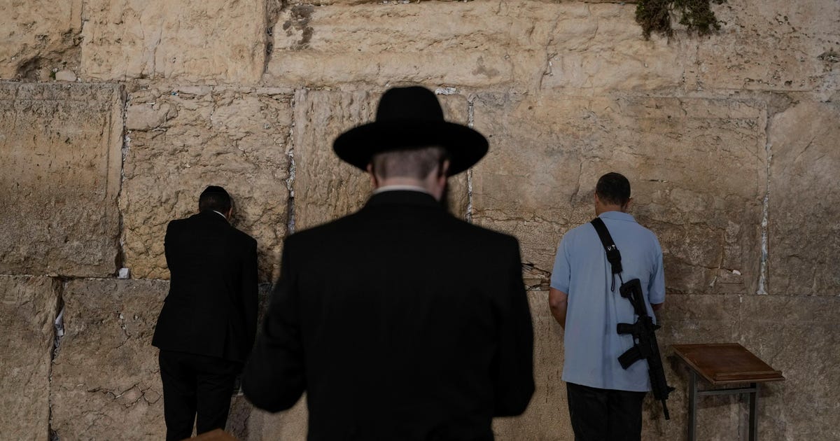 Senior Sephardi Rabbis Call on Yeshiva Students to Pray for Israeli Troops, Praise IDF - Israel News - Vimarsana News