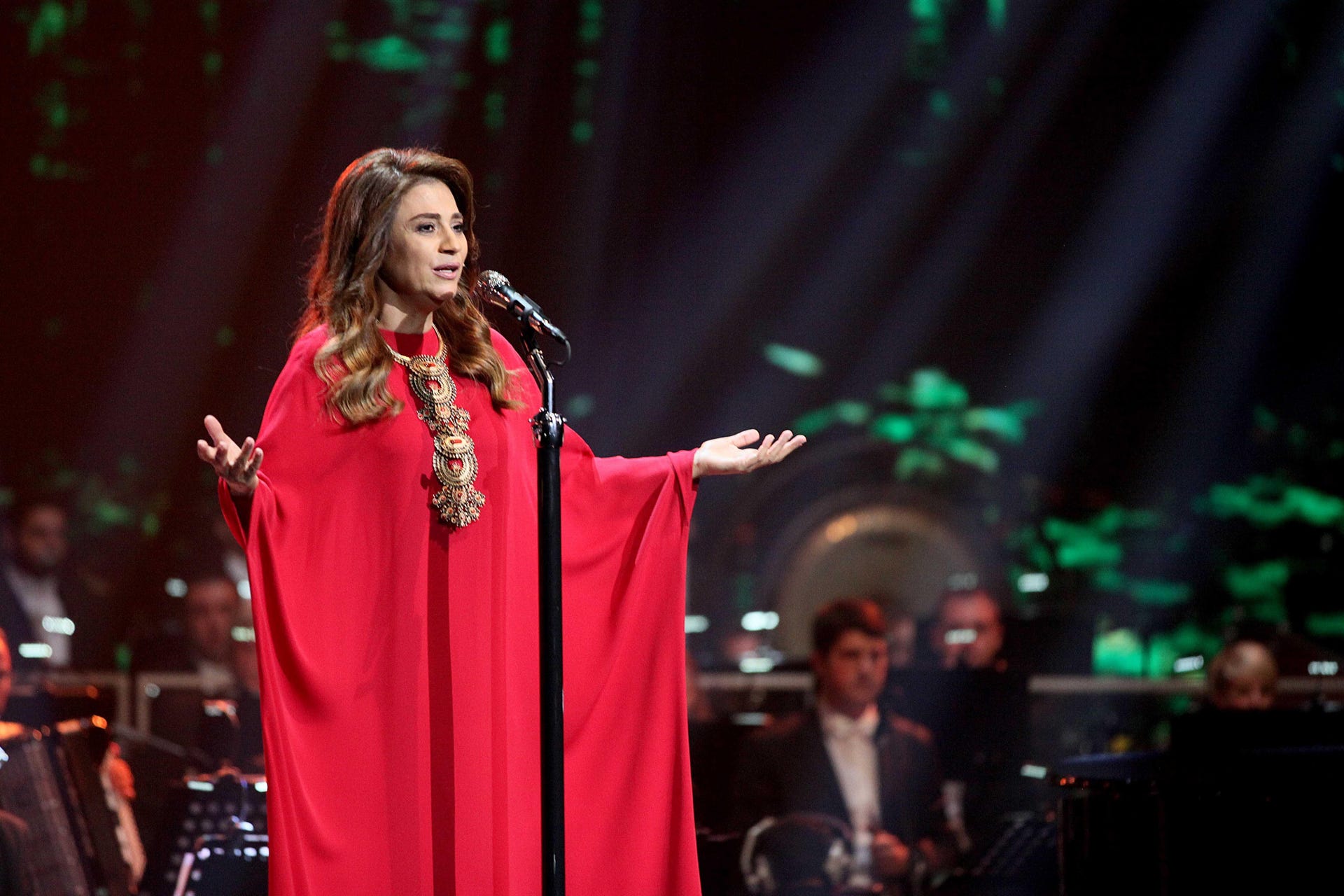 La cantante libanese Julia Boutros. A metà dicembre ha pubblicato un nuovo arrangiamento della vecchia canzone palestinese "Yamma Mweil El Hawa" o "Oh madre, cosa succede con il vento?"