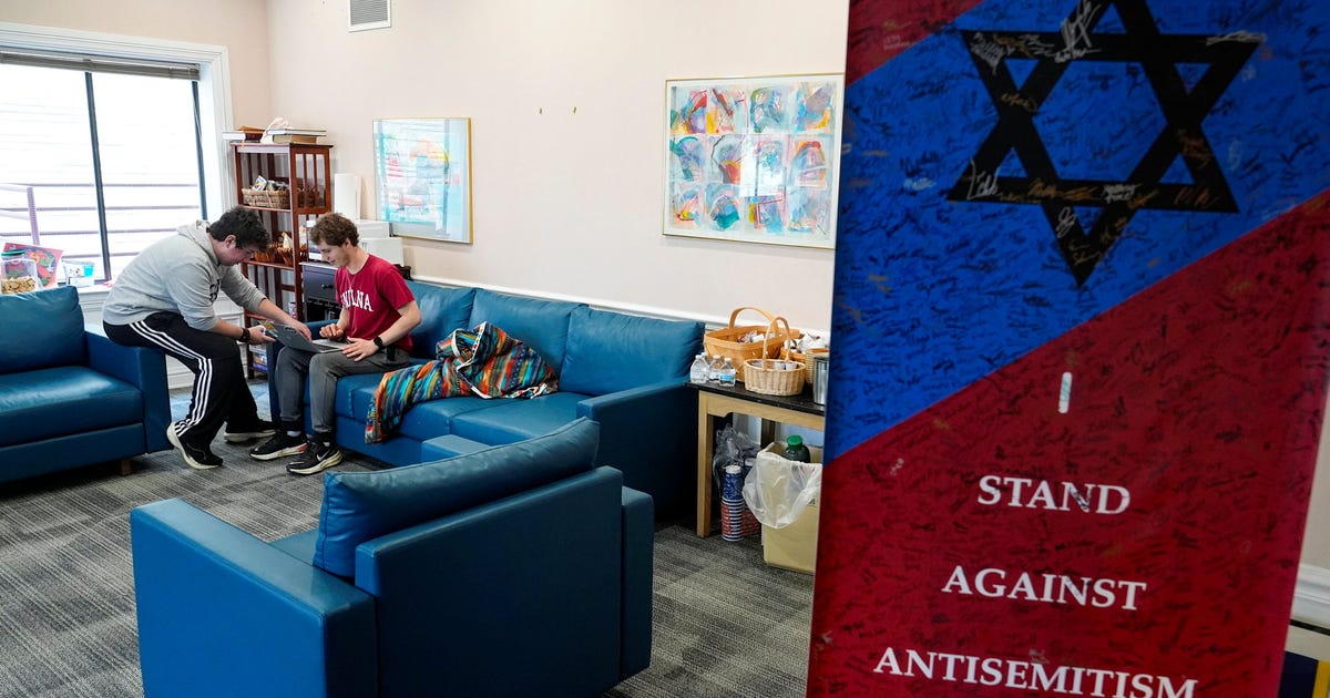 For U.S. Jews, Rising Antisemitism Is Now a Key Factor in Choosing Colleges, Survey Shows - U.S. News - Vimarsana News