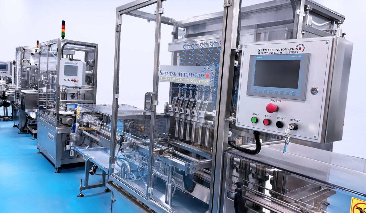 Automated packaging machine with Siemens HMI conveyor filling equipment and machine safety enclosure