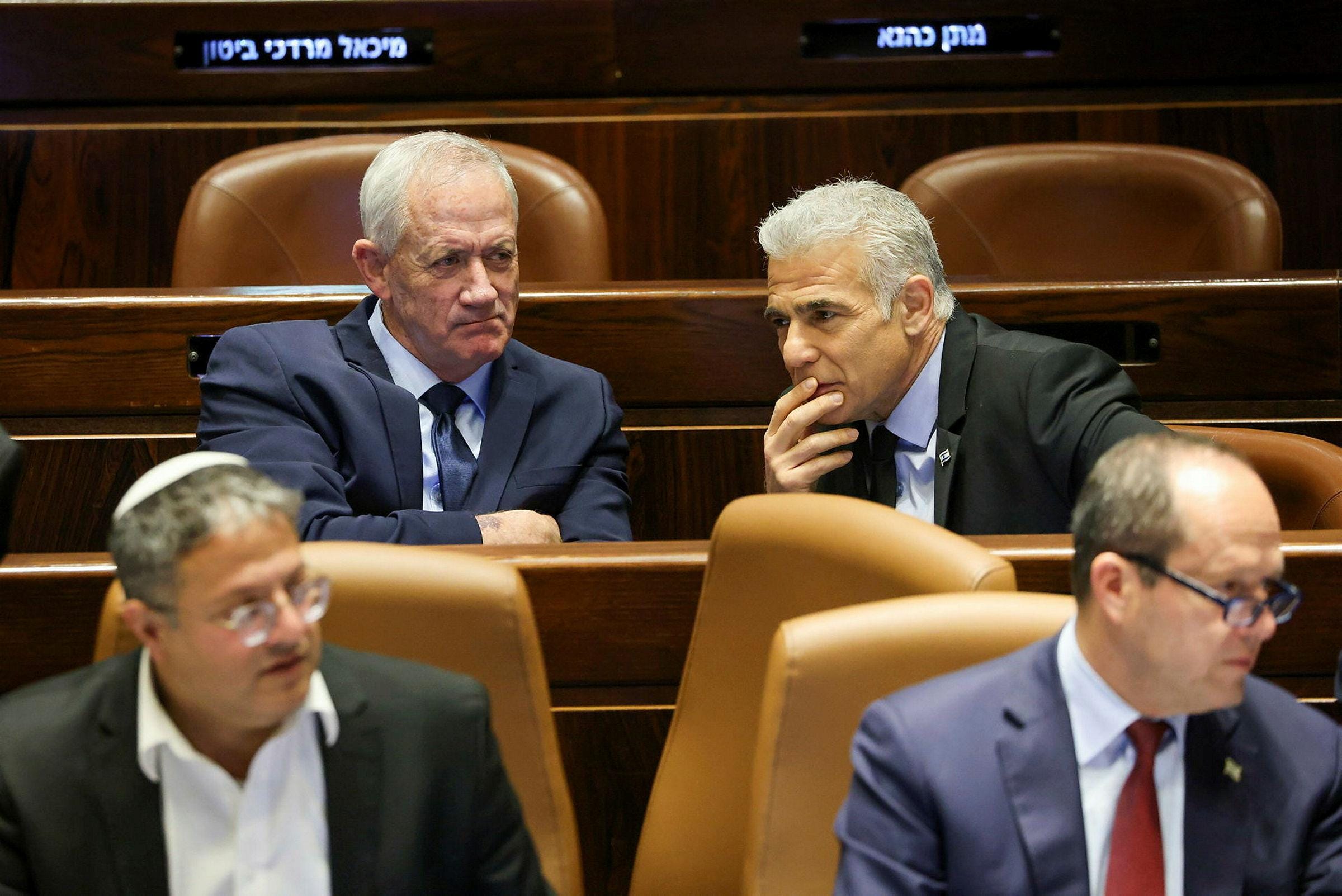 יועצת התקשורת לשעבר של טראמפ: לא חשבתי שכהן הציע לשלם לדניאלס מטוב לבו ...