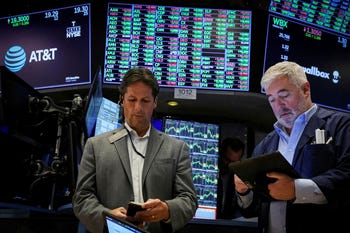 Los operadores trabajan en el parqué de la Bolsa de Nueva York a principios de este mes.