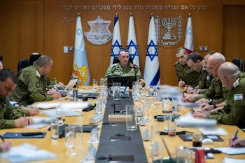 El jefe del Estado Mayor de las FDI, Herzl Halevi, durante una evaluación de la situación en el norte del país con el Estado Mayor, el lunes.