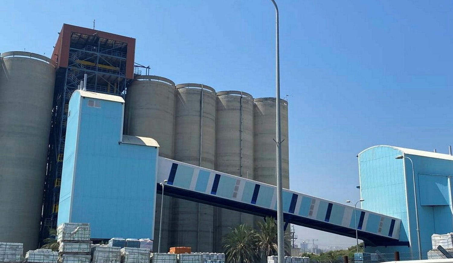 תמונה עבור אם מפעל הסויה והנמל נמצאים באשדוד - למה לפרוק את הסחורה בחיפה?