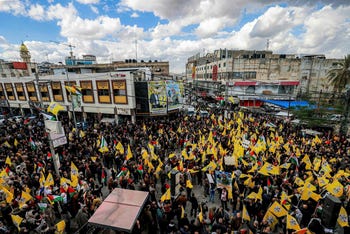 Sostenitori del movimento palestinese Fatah a sostegno dell'operazione di sicurezza dell'Autorità Nazionale Palestinese a Jenin domenica scorsa.