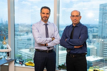 מימין לשמאל: נועם שפלטר ואוהד ארד - בעלי אינווסטו קפיטל. מימין לשמאל: נועם שפלטר ואוהד ארד - בעלי אינווסטו קפיטל