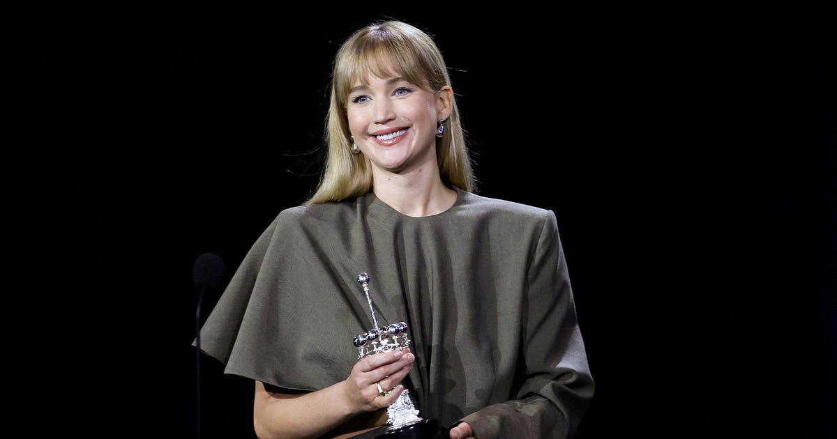 Jennifer Less Jennifer Lawrence: The Situation in Gaza Is 'No Less Than a Genocide ...