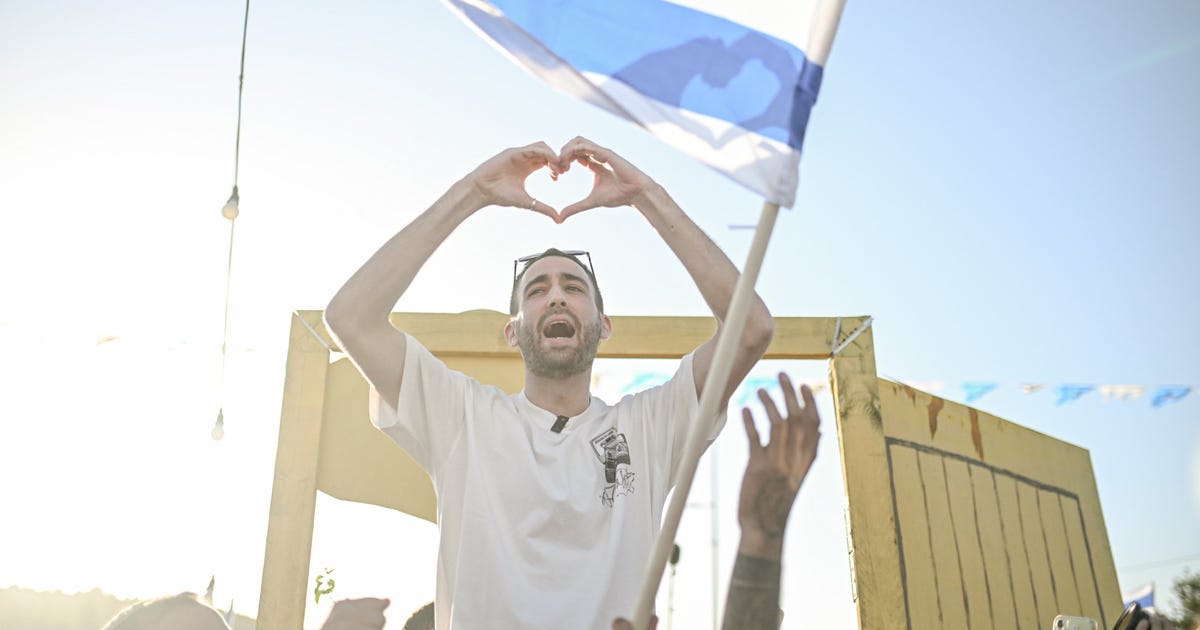 שורד השבי אבינתן אור חזר לביתו: 