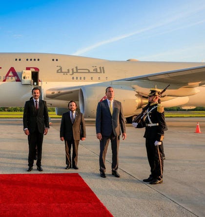 El emir de Catar en El Salvador, septiembre de 2023. El sistema de defensa de Elbit está instalado en la parte trasera inferior de la aeronave.