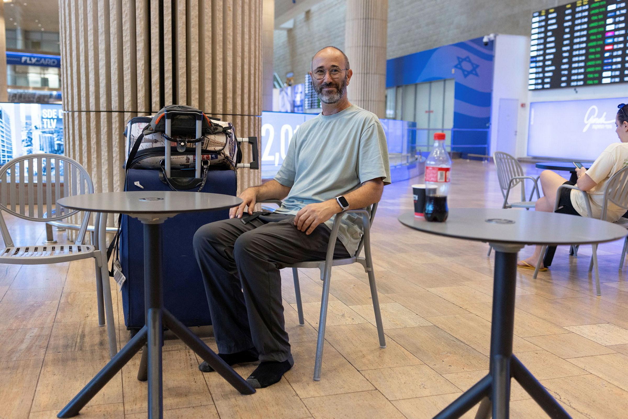 מדור טיסות
ארז גרנית