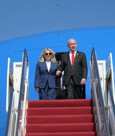 Sara and Benjamin Netanyahu leaving their Wing of Zion plane in Washington, 2024. Credit: Amos Ben Gershom/GPO Sara and Benjamin Netanyahu leaving their Wing of Zion plane in Washington, 2024.