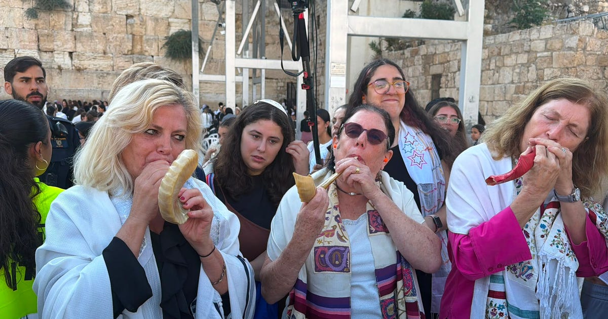 Ultra-Orthodox Protesters Demonstrate Outside Women of the Wall Leaders' Homes