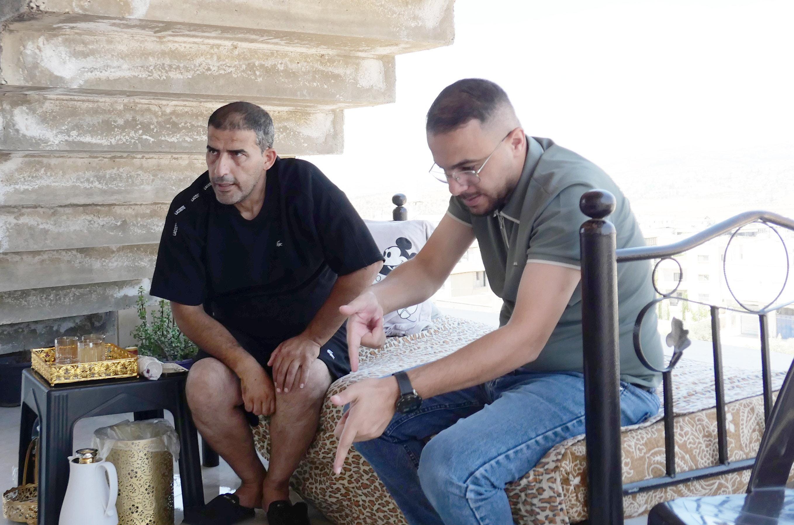 פותחת