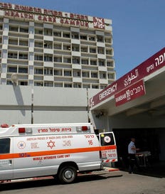 אני יודעת היטב מה עלול לקרות אם אומר בקול את מה שאני חושבת. כבר ראינו אנשי צוות רפואי ששילמו מחיר מקצועי כבד על התבטאויות שלהם. צילום: דורון גולן/ג'יני אני יודעת היטב מה עלול לקרות אם אומר בקול את מה שאני חושבת. כבר ראינו אנשי צוות רפואי ששילמו מחיר מקצועי כבד על התבטאויות שלהם