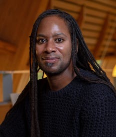 צילום: via Simon & Schuster; Photo by A In an undated image provided via Simon & Schuster; Photo by Anselm Ebulue, Jason Arday. The Cambridge professor Jason Arday, accused of plagiarism, says heױs been through it all ׁ not everyone believes him. (via Simon & Schuster; Photo by Anselm Ebulue via The New York Times) ׁ NO SALES; FOR EDITORIAL USE ONLY WITH NYT STORY CAMBRIDGE PROFESSOR SCRUTINY BY SCHUESSLER AND ALTER FOR AUG. 5, 2026. ALL OTHER USE PROHIBITED. ׁ *** Local Caption *** NO SALES; FOR EDITORIAL USE ONLY WITH NYT STORY CAMBRIDGE PROFESSOR SCRUTINY BY SCHUESSLER AND ALTER FOR AUG. 5, 2026. ALL OTHER USE PROHIBITED.