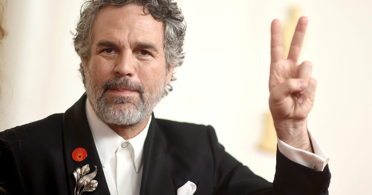 Do Israelis boo Israel critic Mark Ruffalo when he hits their movie screens?