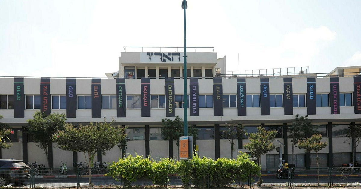 Israeli Police Admits It Lied About Why It Canceled Haaretz Subscriptions Amid Unlawful State Boycott