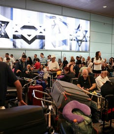 כאוס בנתב"ג ביום חמישי. הכתובת הייתה על הקיר