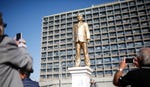 Itay Zalait's 'King Bibi' statue of Prime Minister Benjamin Netanyahu, 2016. Credit: Moti Milrod Itay Zalait's 'King Bibi' statue of Prime Minister Benjamin Netanyahu, 2016.