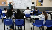 שיעור בבית הספר אורט דנציגר בקריית שמונה, אפריל (למצולמים אין קשר לכתבה). צילום: רמי שלוש שיעור בבית הספר אורט דנציגר בקריית שמונה, אפריל (למצולמים אין קשר לכתבה)