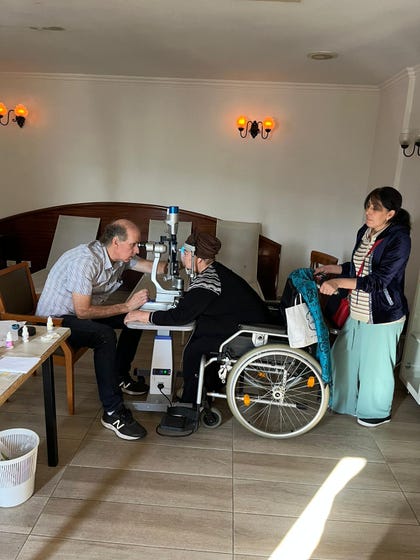 בדיקות עיניים בקהילה | צילום: באדיבות עמותת לראות. בדיקות עיניים בקהילה | צילום: באדיבות עמותת לראות