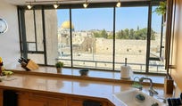 הנוף לכותל המערבי שנשקף מחלון המטבח