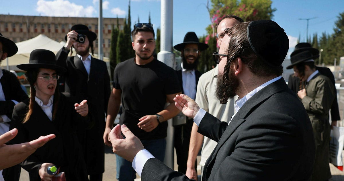Haredi Israelis Protest IDF Draft Outside Military Enlistment Center