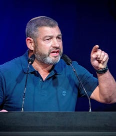 וינטר. מנסה לשדר איזו עליונות מוסרית על הפוליטיקאים שנמצאים בזירה. האמנם?. צילום: אוליבייה פיטוסי וינטר. מנסה לשדר איזו עליונות מוסרית על הפוליטיקאים שנמצאים בזירה. האמנם?