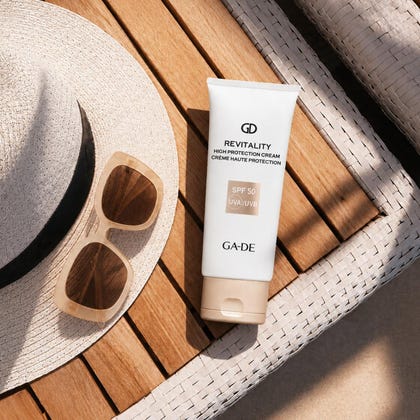 ג'ייד REVITALITY HIGH PROTECTION CREAM 259 ₪ | צילום: יח"צ