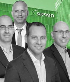 מימין, בכיוון השעון: יו"ר הפניקס, בני גבאי; המנכ"ל אייל בן סימון; המשנה למנכ"ל חגי שרייבר; היועמ"ש מני נאמן
