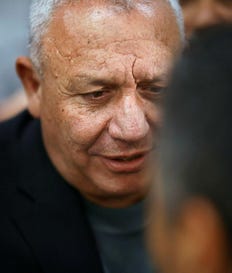 איזנקוט בקריית מלאכי, בחודש שעבר. זהו עולם של נראות, וכדי לשכנע את הספקנים על איזנקוט גם להחליט ולהכריע. למשל, האם לצאת עכשיו לפגישות עם מנהיגים בחו"ל? או למשל לפעול לריכוך הסנקציות המתוכננות של בריטניה? זה יחזק את דימוי המנהיג, המדינאי, שיכול להתנהל על בימת העולם. צילום: אילן אסייג איזנקוט בקריית מלאכי, בחודש שעבר. זהו עולם של נראות, וכדי לשכנע את הספקנים על איזנקוט גם להחליט ולהכריע. למשל, האם לצאת עכשיו לפגישות עם מנהיגים בחו"ל? או למשל לפעול לריכוך הסנקציות המתוכננות של בריטניה? זה יחזק את דימוי המנהיג, המדינאי, שיכול להתנהל על בימת העולם