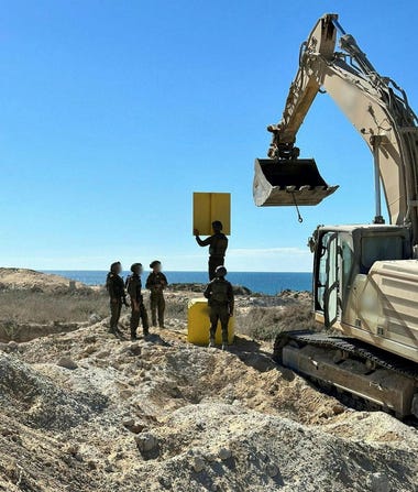 IDF forces constructing barriers along the Yellow Line in Gaza, October 2025.