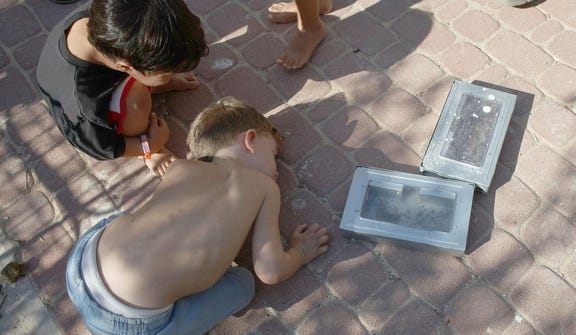 Mouse traps at Kibbutz Sufa last week. Credit: Eliahu Hershkovitz Mouse traps at Kibbutz Sufa last week.
