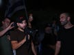 עשרות מפגינים מול בית הוריה של רחל שור, מיוצרי הסרט נז”א