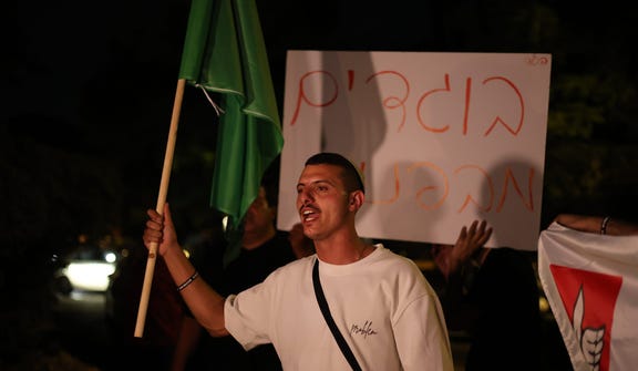 Protest in Savyon, Thursday, with a sign spelling "Traitors from within."