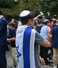 At the Modern Orthodox schools' "prayer vigil" outside of Mayor Zohran Mamdani's residence in New York, Sept. 18, 2026. In the days leading up to the event, nearly 400 alumni, students and parents of the schools signed onto a petition opposing the gathering. Credit: Gili Getz At the Modern Orthodox schools' "prayer vigil" outside of Mayor Zohran Mamdani's residence in New York, Sept. 18, 2026. In the days leading up to the event, nearly 400 alumni, students and parents of the schools signed onto a petition opposing the gathering.